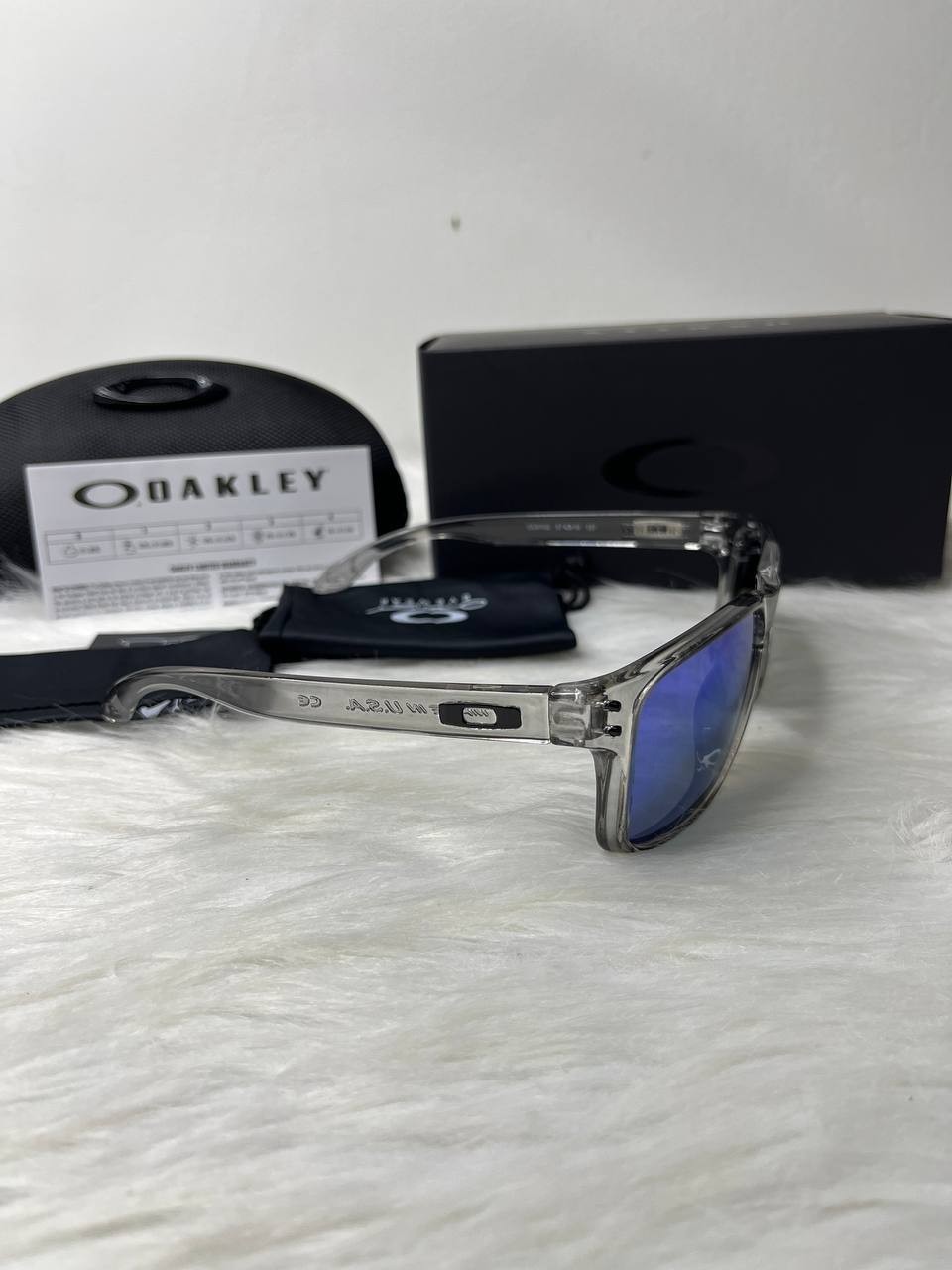 Oakley Holbrook Grey Smoke Clear Frame Blue Mirror Polarized Lens Sunglasses NEW