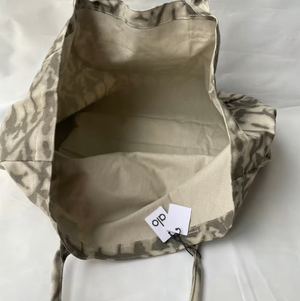 ALO Yoga Gray Tie Dye Tote Bag Canvas Large Gym Travel Bag NWT Authentic