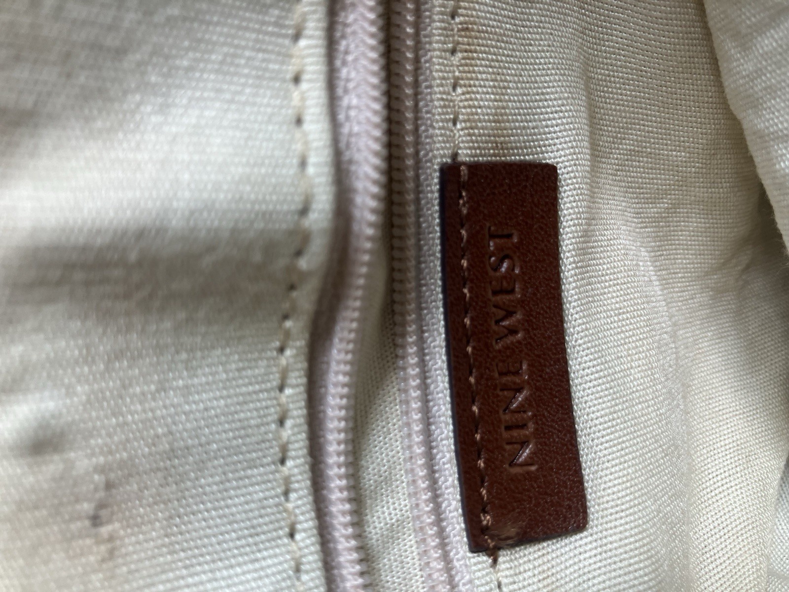 Vintage Nine West Beige Canvas shoulder bag W/woven brown leather corner details