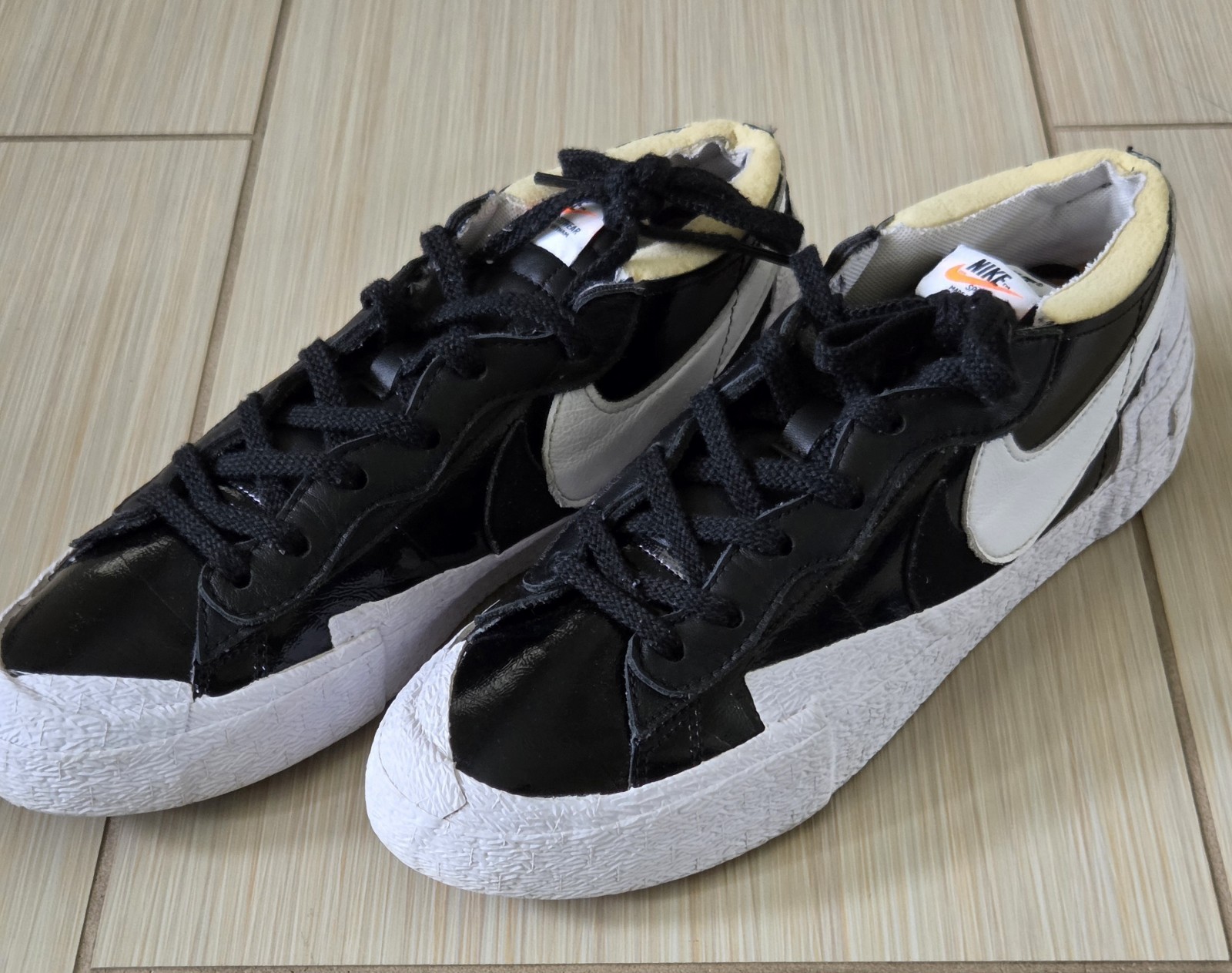 Size 10.5 Nike Sacai x Blazer Low Black White Mens Leather Sneaker DM6443-001