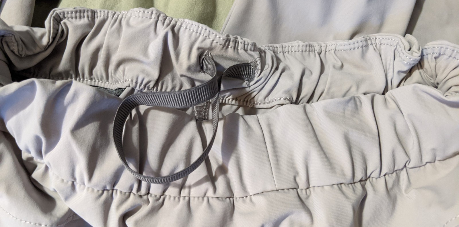 Vuori Women’s Miles Ankle Pants Stretch Waist W/Drawcord Multiple Pockets EUC