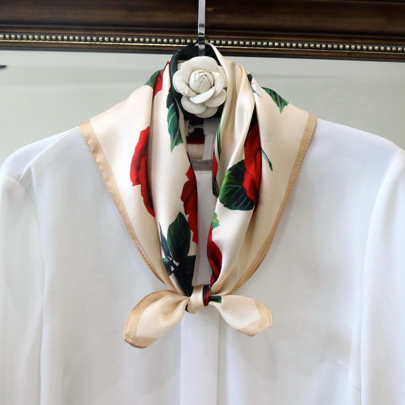 100% Mulberry Silk Satin Square Scarf Red Rose Floral Print 20.9″×20.9″