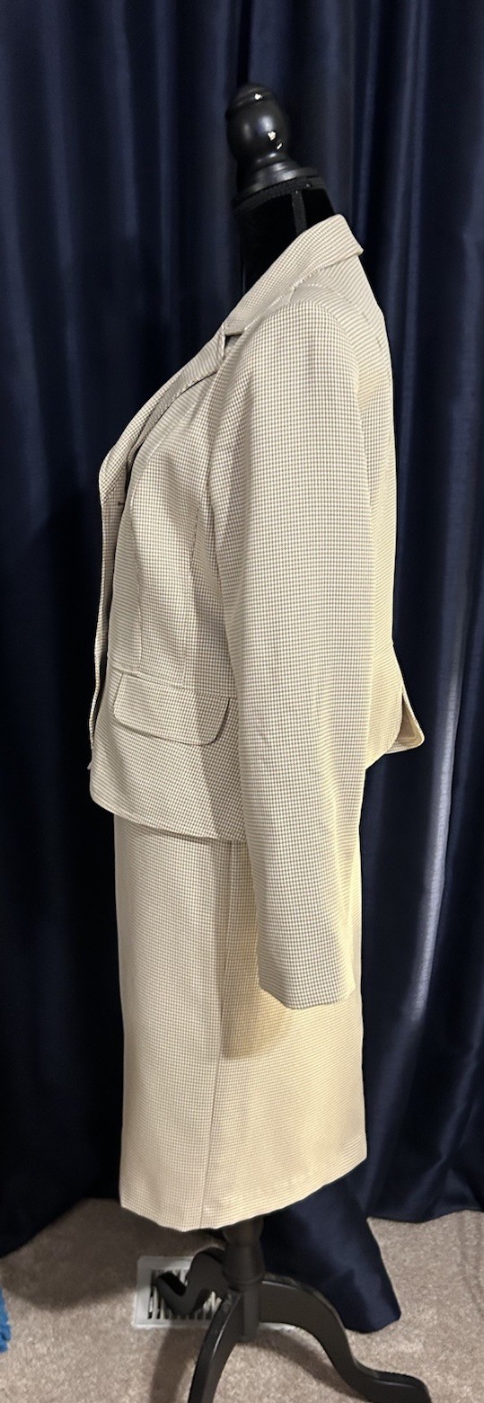 JH Collectables Suite Size 16 – Beige & White Plaid 2 Pc Jacket & Skirt