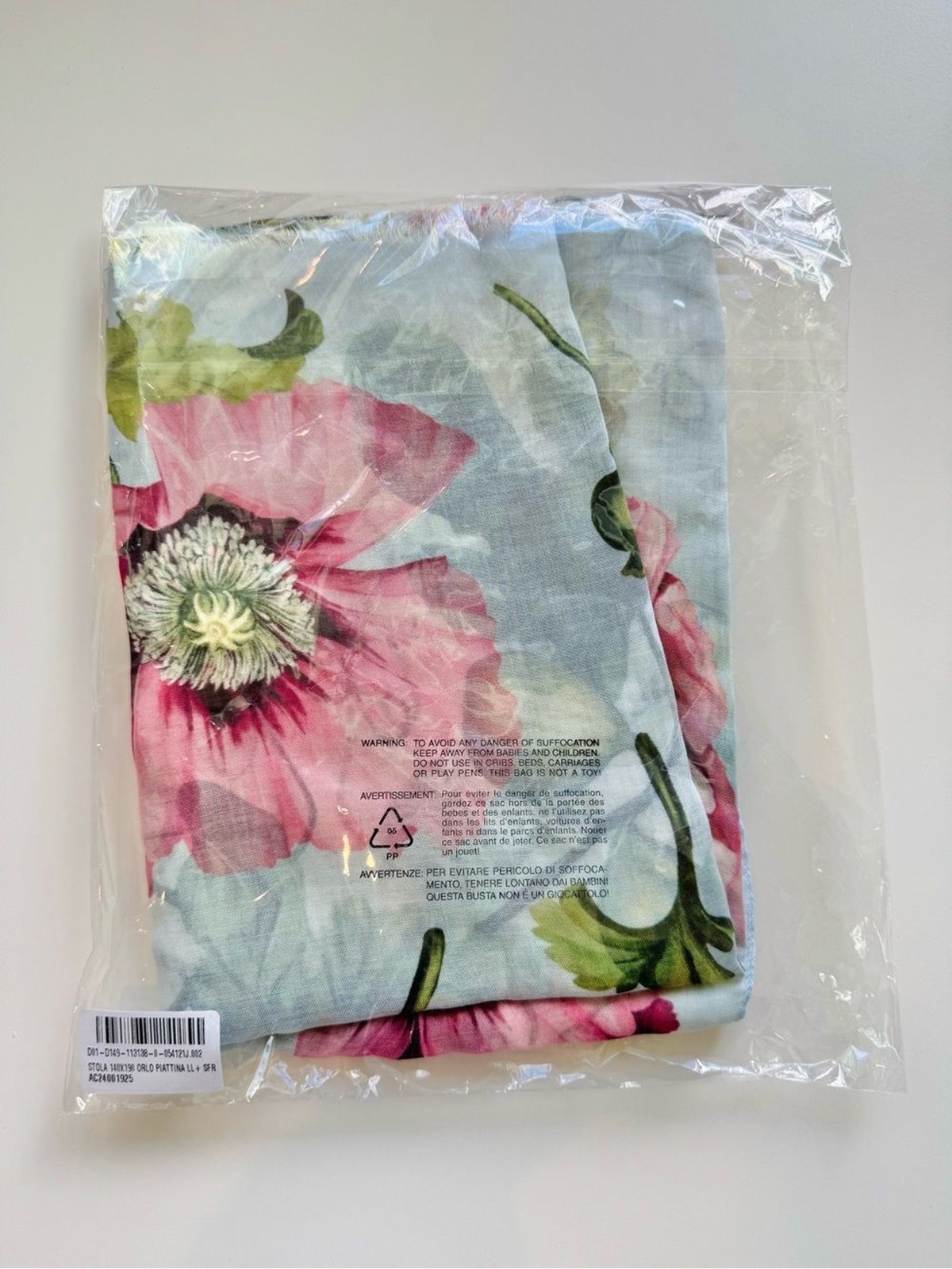 NWT! Authentic Oscar de la Renta Scarf/Wrap, 54” x 74” Large