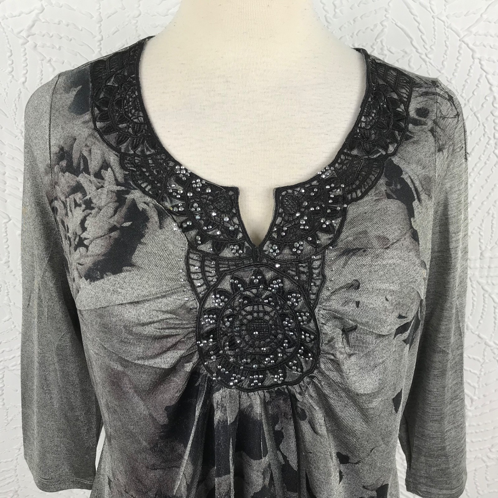 Live & Let Live Boho Tunic Top 2X Gray/Black Embellished Rhinestones 3/4 Sleeve