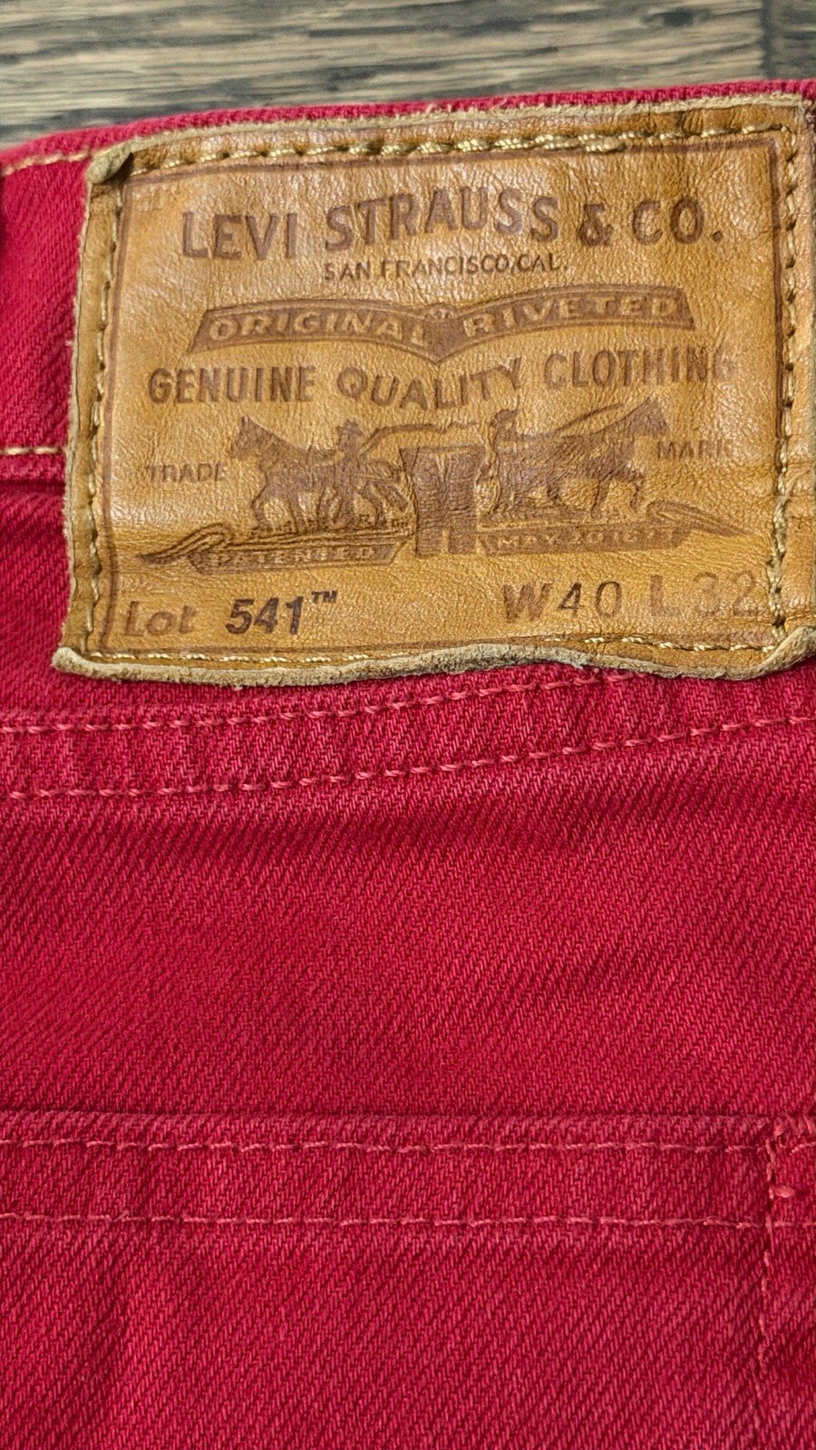 Levi’s Premium Men’s Blue/Red Split Logo Denim Jeans Athletic Taper Stretch