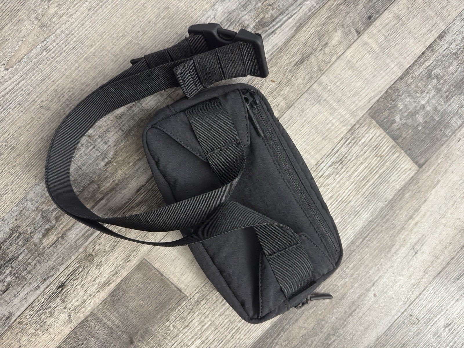 Lululemon Bags Everywhere 1L Black Logo Inner Pockets Adjustable Waist Belt