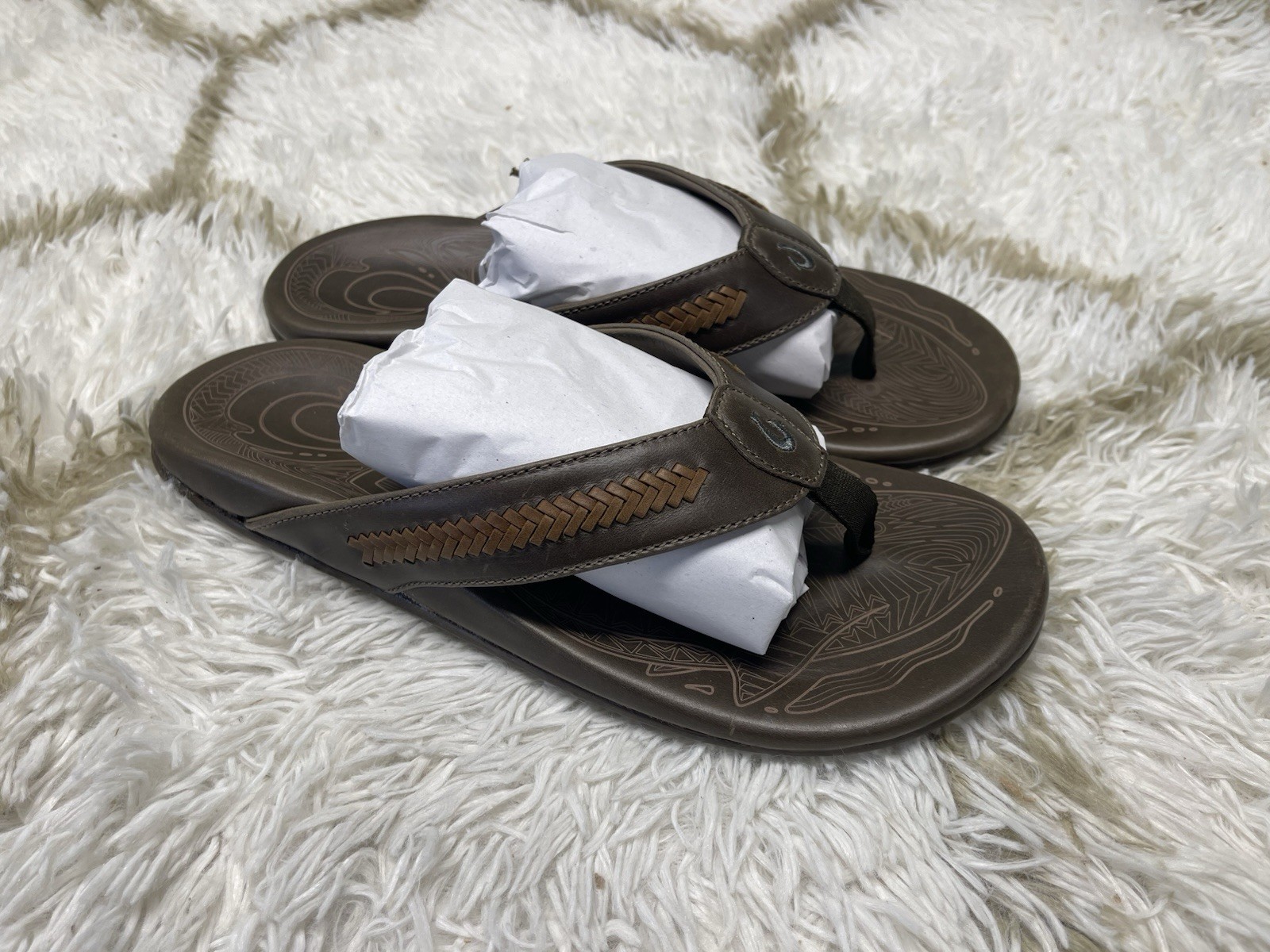 🧡*NIB*OluKai Men’s Size 11 Mea Ola Mano Leather Beach Sandals -Mustang/Tan