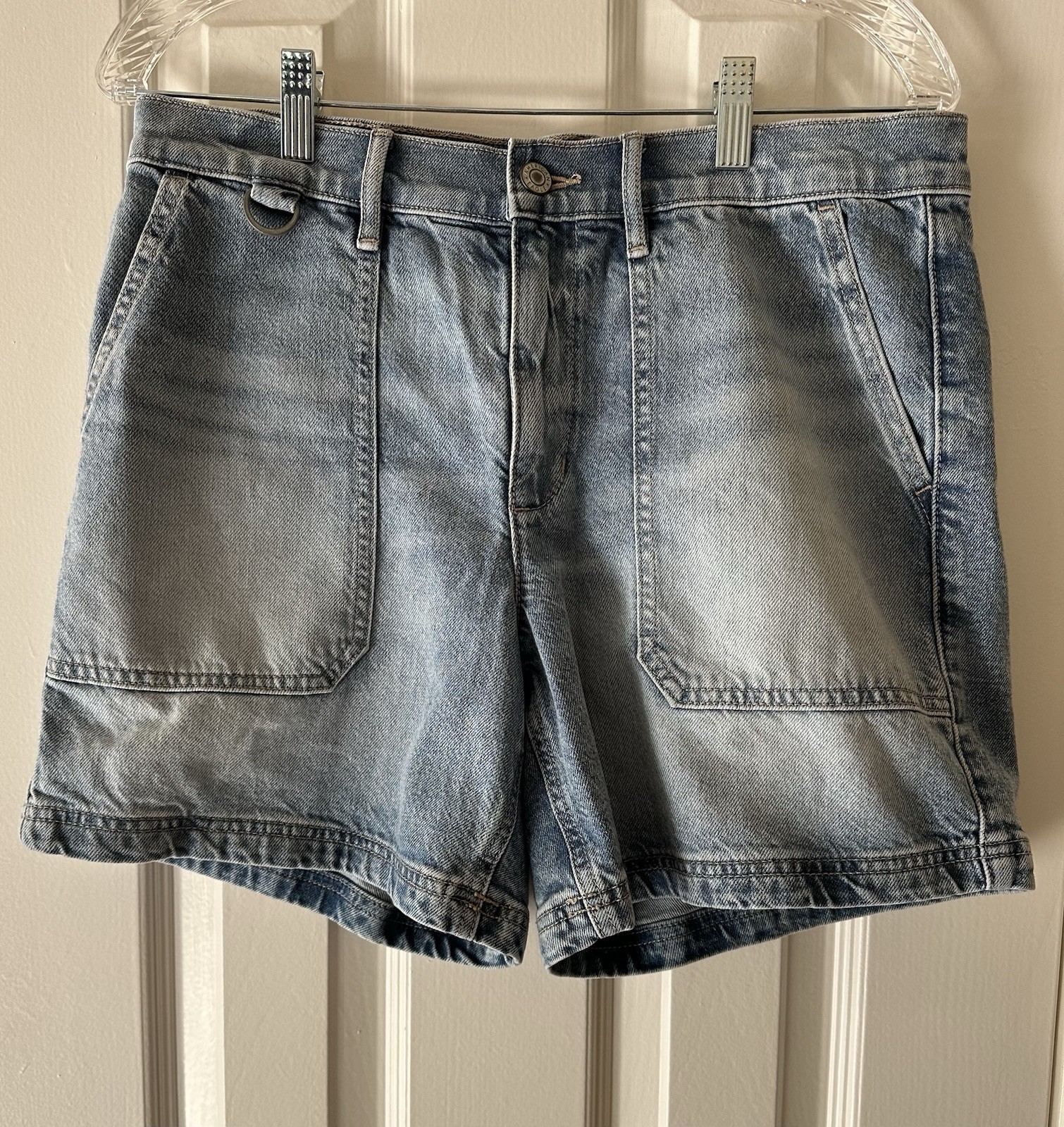 American Eagle High Waisted Utility Denim Shorts Size 8 Light Wash Patch Pocket