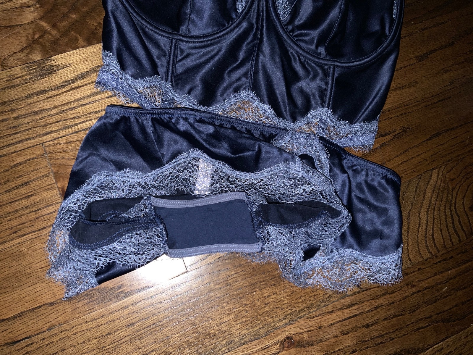 New Victoria’s Secret Bra 34DDD Panty Set deep blue large Satin Romper lace Goth