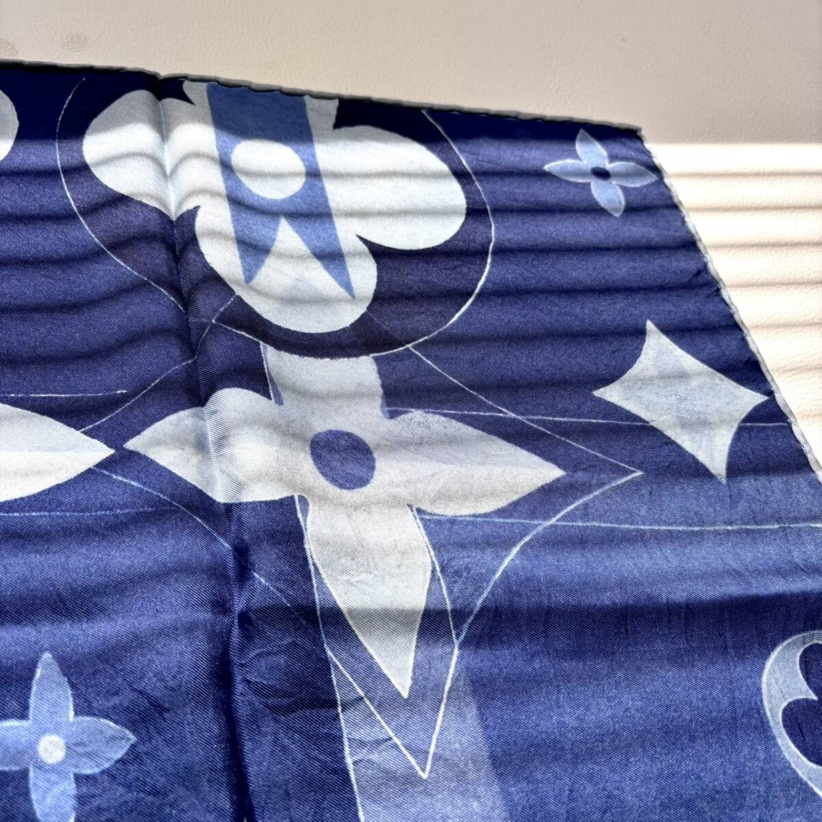 Louis Vuitton Large Silk 100 Scarf Gradient 80 85 Blue For Women Japan