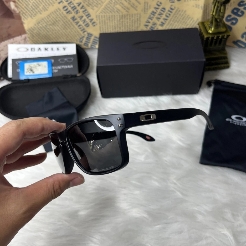 Oakley Holbrook Sunglasses Matte Black Frame Polarized Black Lens UV400 New