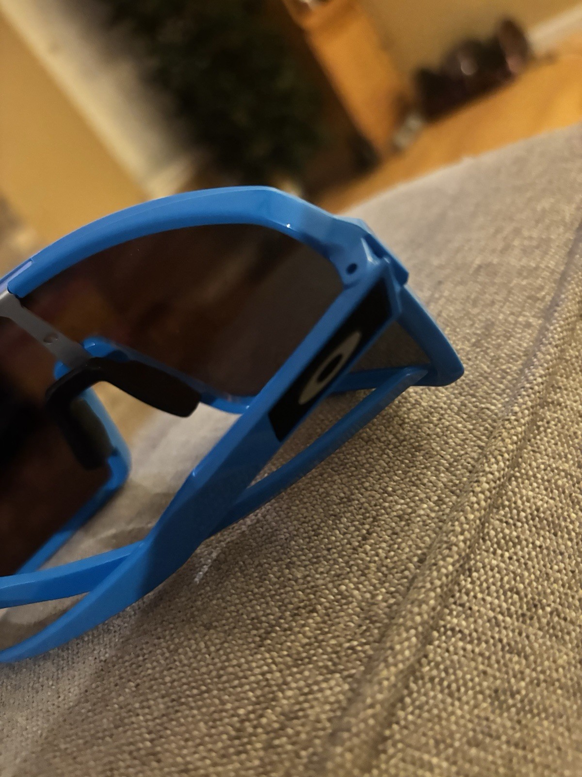 Oakley OO9406 Men’s Sunglasses
