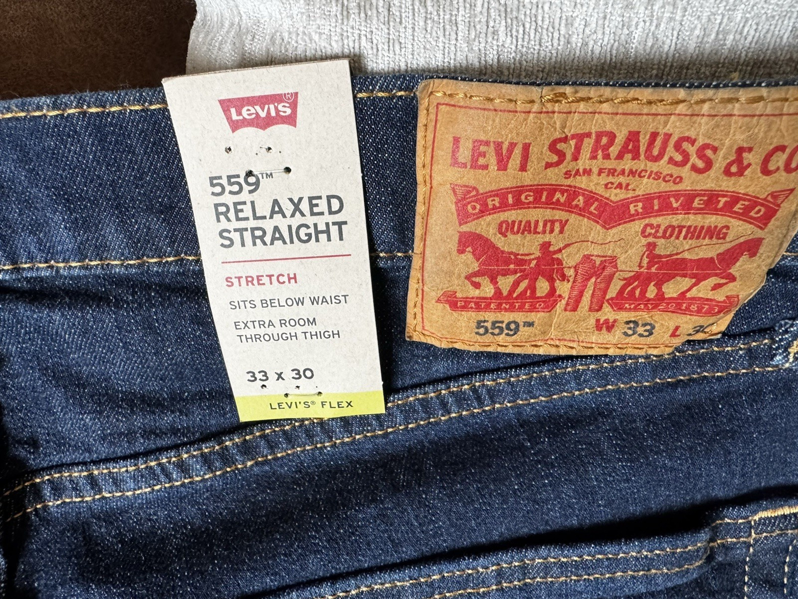 Levi’s Men’s Relaxed Straight Dark Wash Blue Denim Jeans Mid Rise Stretch NWT