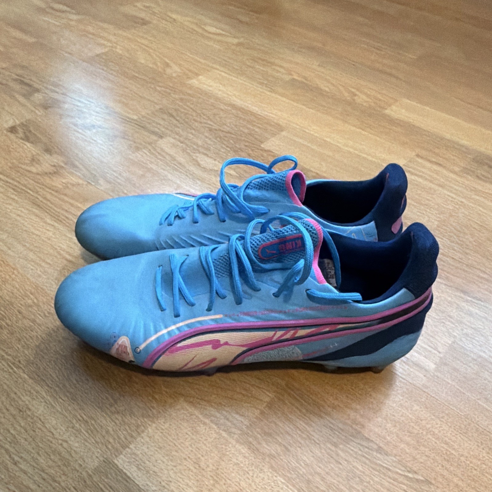 PUMA King Ultimate Men’s Soccer Cleats (Luminous Blue-Poison Pink-Blazing)