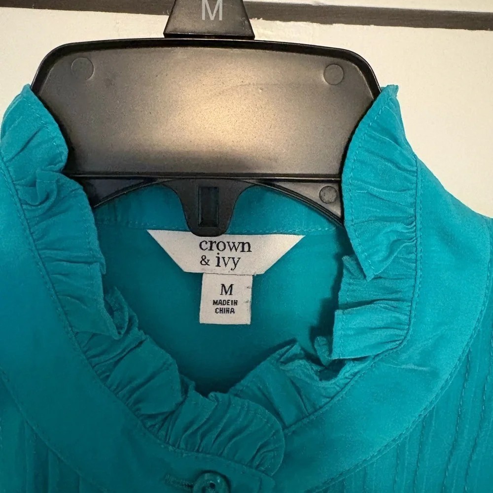 Crown & Ivy Teal Button top, short sleeve dress size M Ruffle details