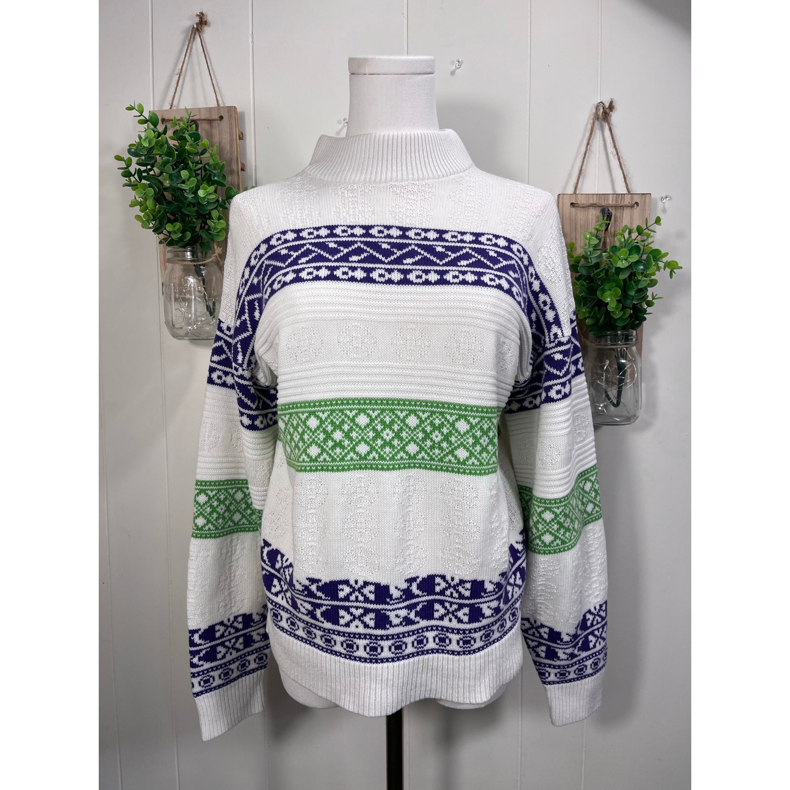 World Trade Knits Women’s Vintage Sweater White purple green S SEE DESCRIPTION