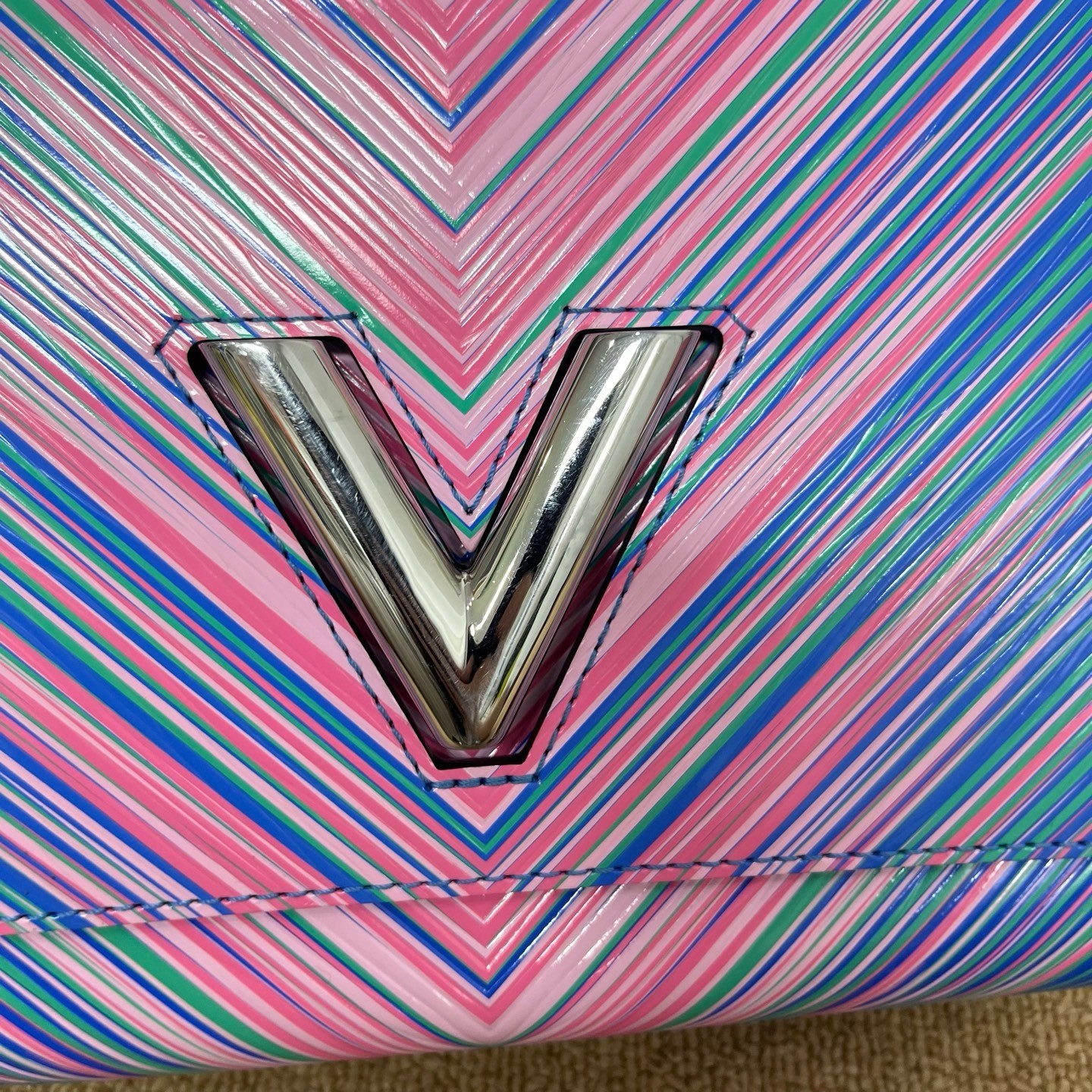 Louis Vuitton Pre-Owned Authentic Chain Bag 23*16*9 Free Tracked Shipping
