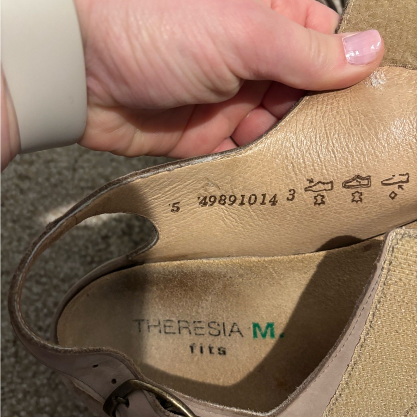 Theresia M. Beige Strappy Comfort Sandals Size 5