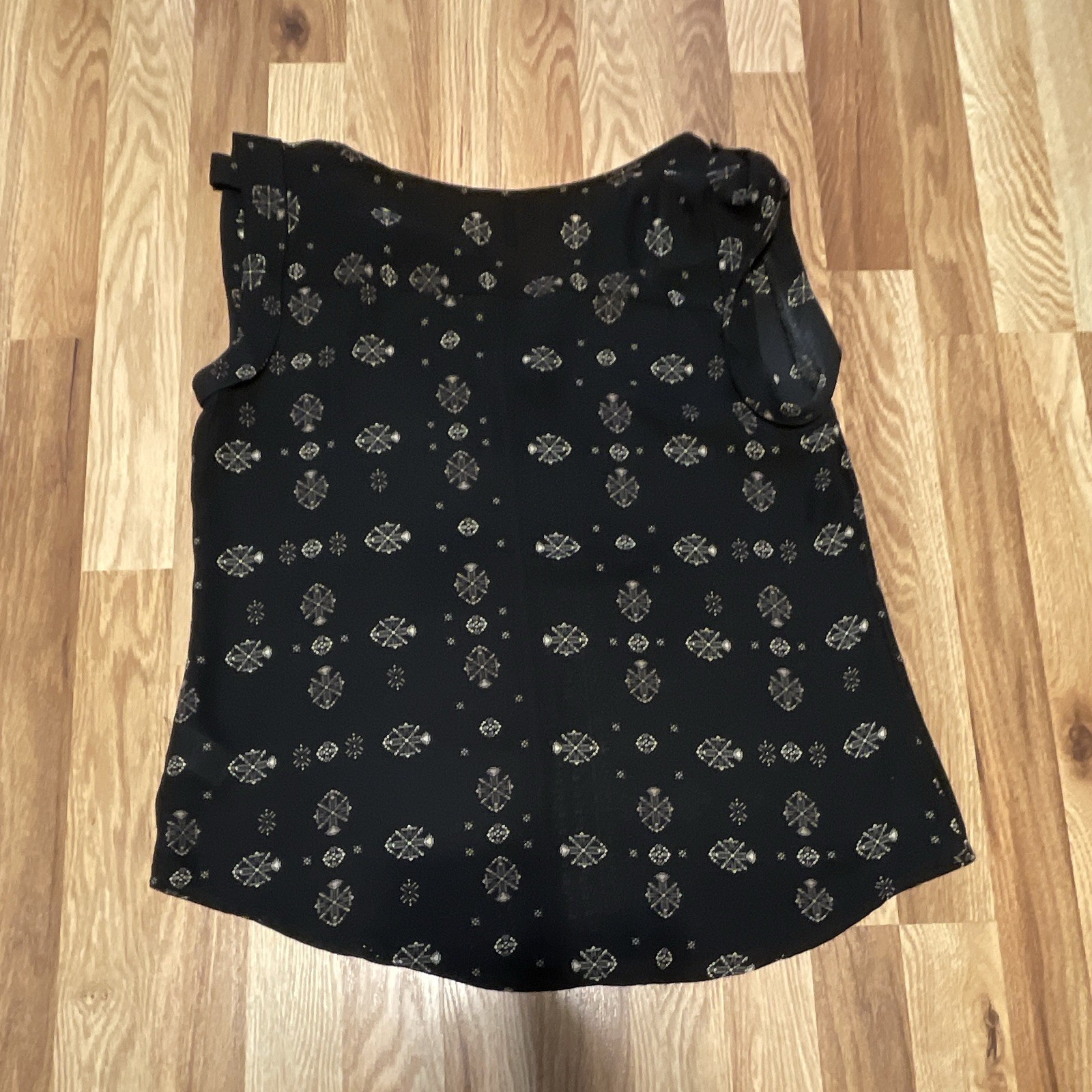 Maurices Black/White Geometric V-Neck Sleeveless Pullover Blouse Women M