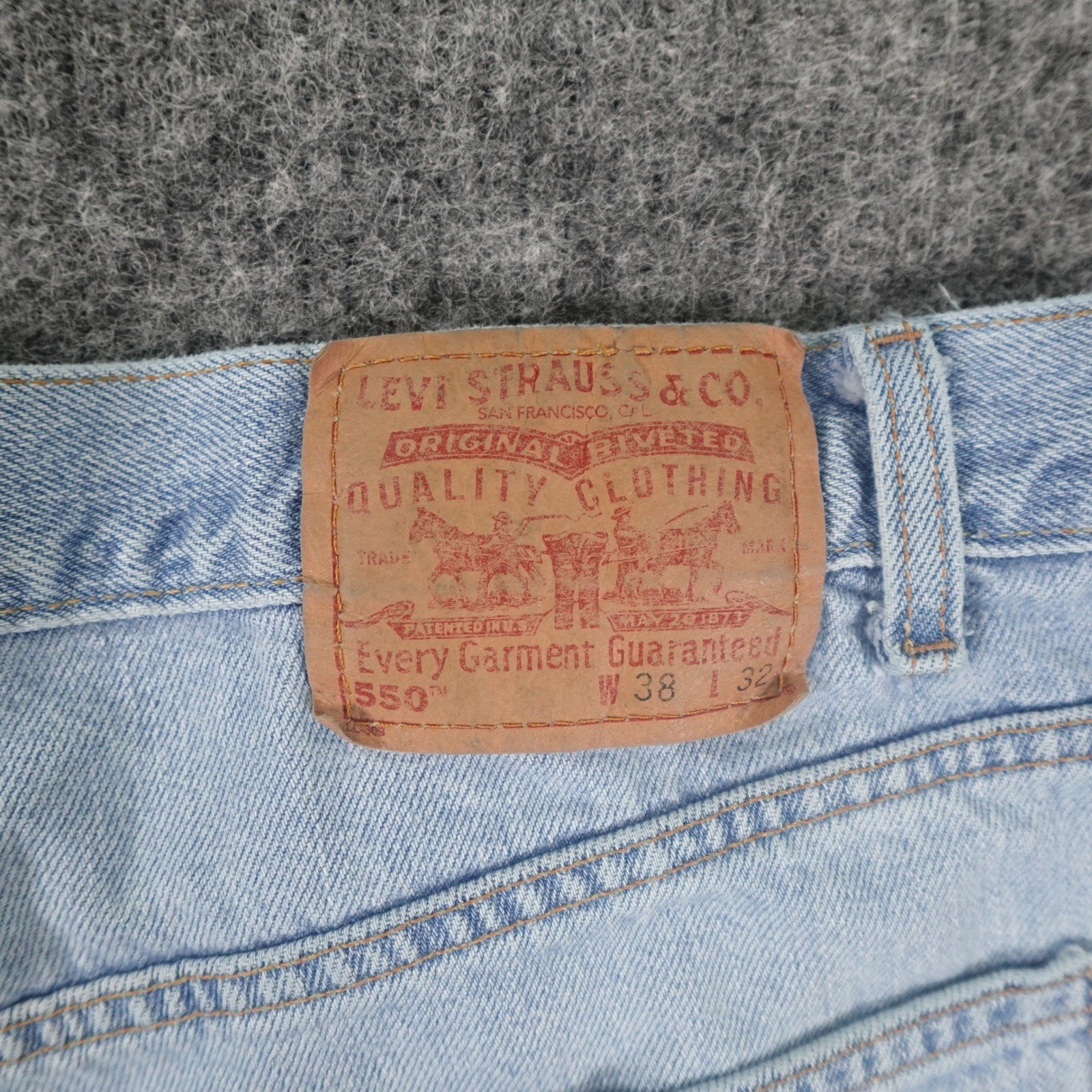 Levis 550 Relaxed Fit Jeans Mens 38×32 Light Wash Denim Casual Pants (36×31.5)