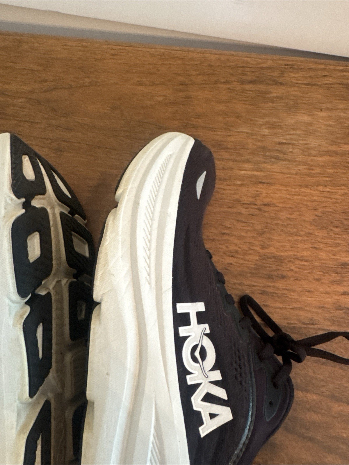 Hoka One One Bondi 9 BWHT White Black Running Shoes Sneakers Women’s Size 11B