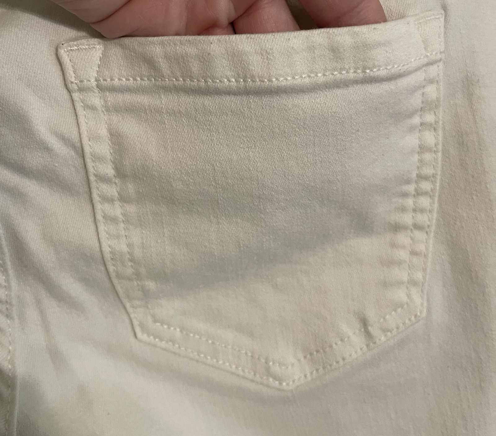 Liz Claiborne Women’s Slim Jeans White Light Wash Mid Rise Cotton Denim 4