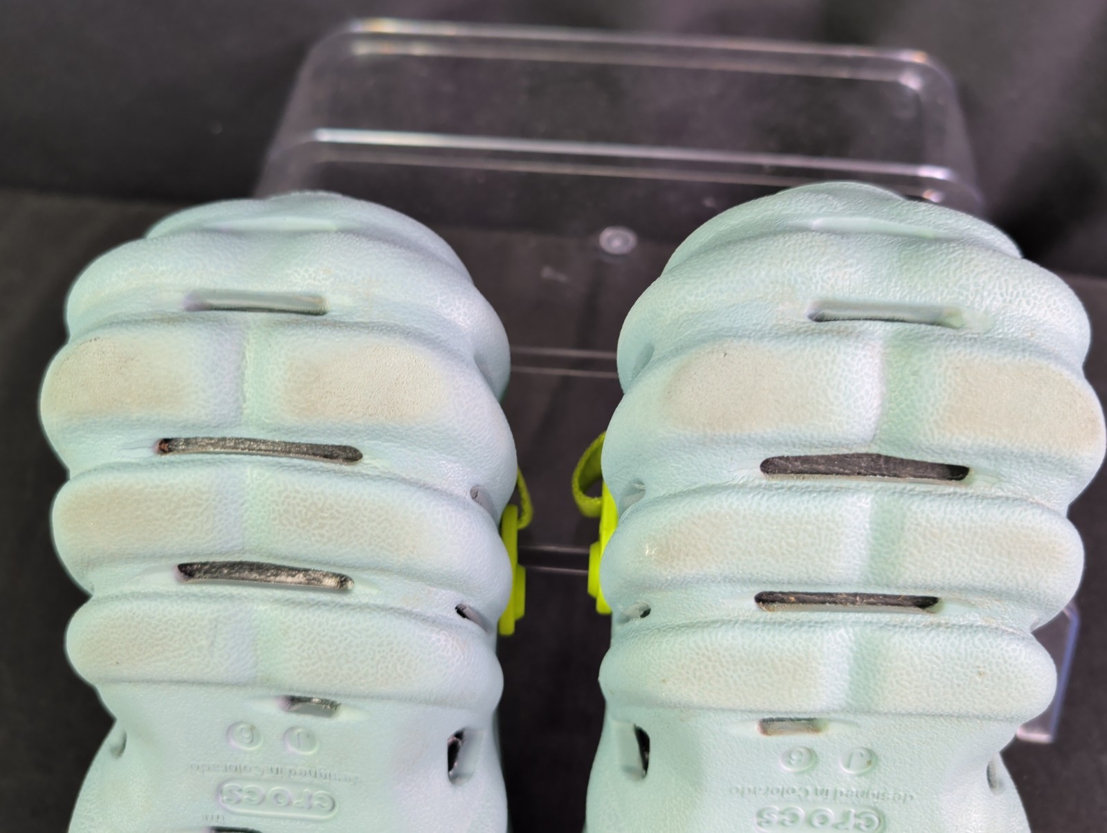 Crocs Echo Clog “Pond” size Blue/Black-Volt 207937-3YO Sz J6 W8 M6