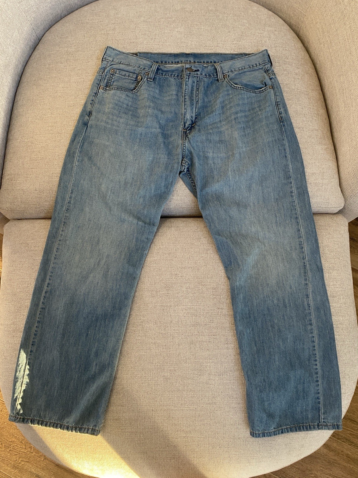 569 Levi’s Men’s 36×30 Light Wash Denim Blue Jeans Straight Fit