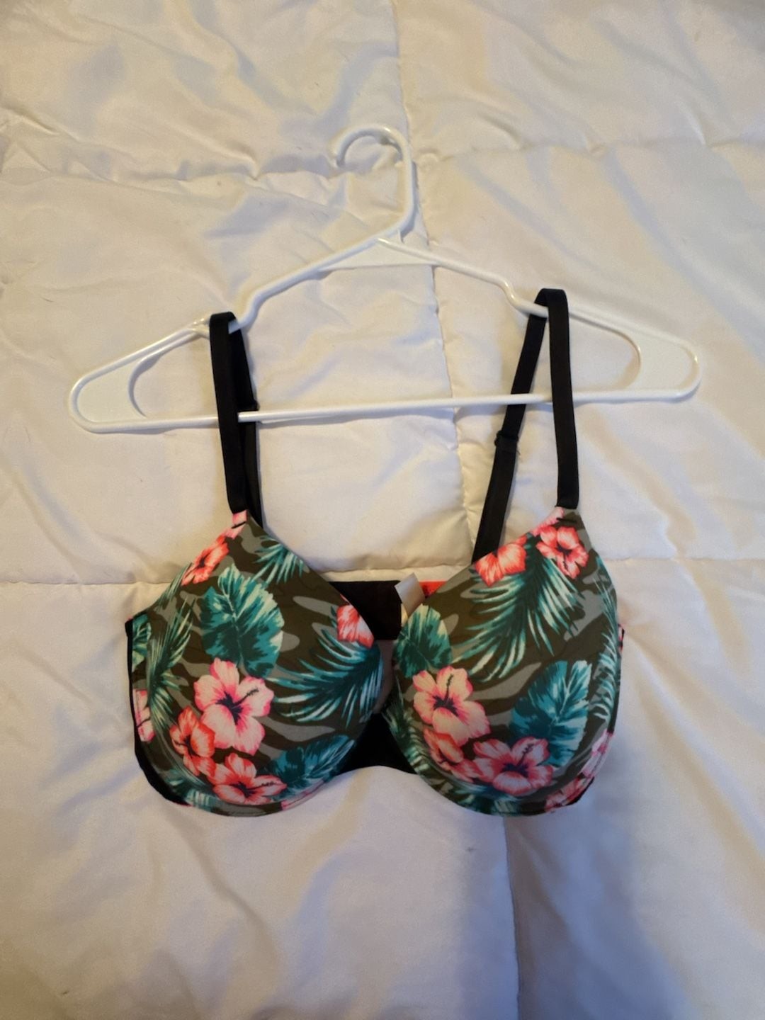 Victoria’s Secret PINK Wear Everywhere Push-Up Bra 34D Tropical Floral Camo