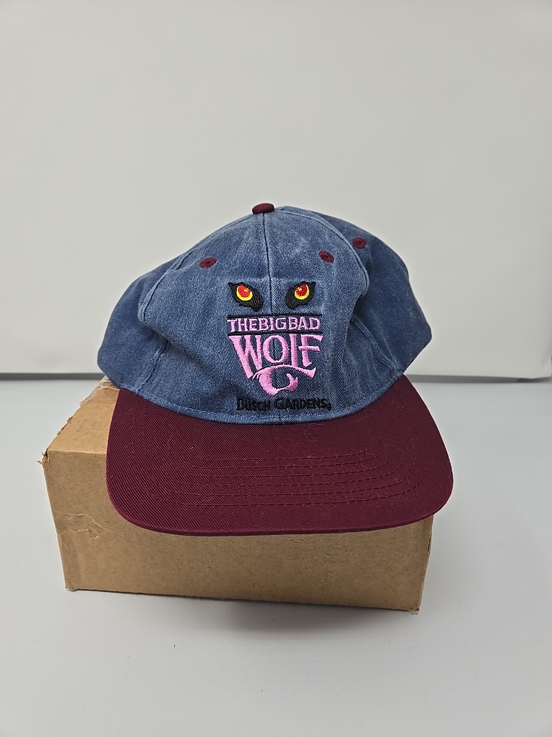 Vintage 2-Tone The Big Bad Wolf Rollercoaster Bush Gardens Snapback Hat Logo