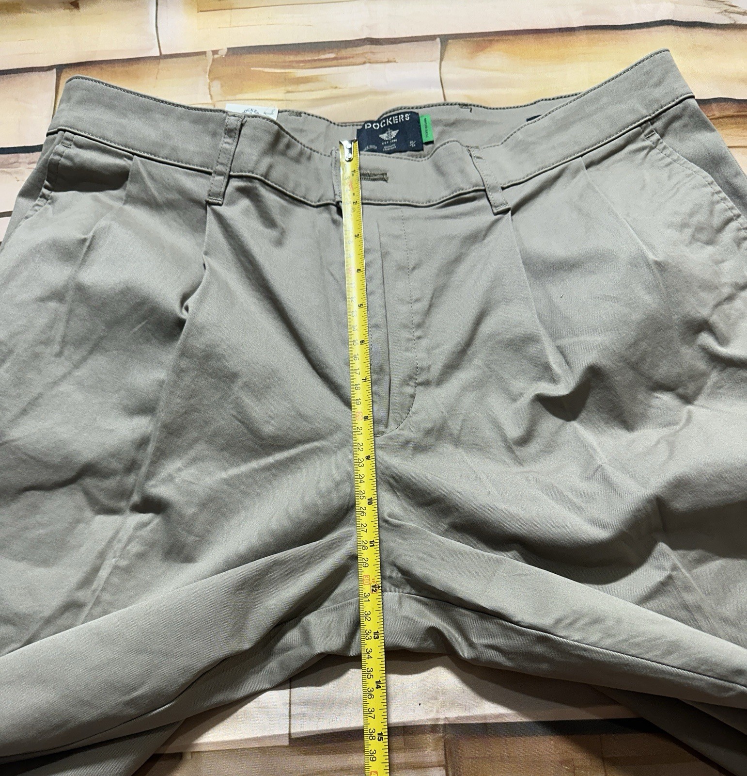 Dockers Classic Fit Pleated Chino Pants Men’s 36×32 Khaki NWT