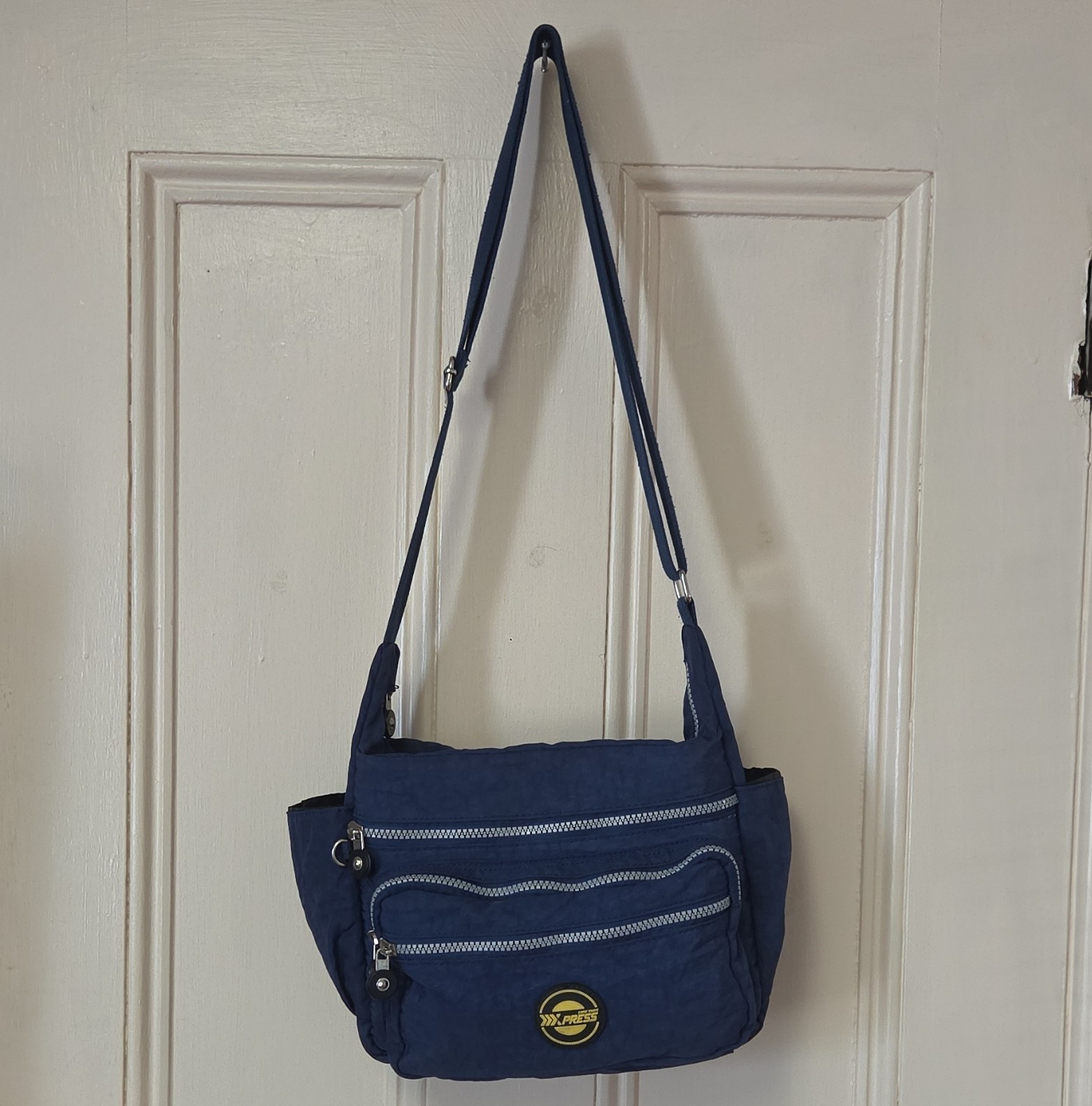 U.S. Express Blue Medium Crossbody Bag Pockets Zip Detachable Strap Silver