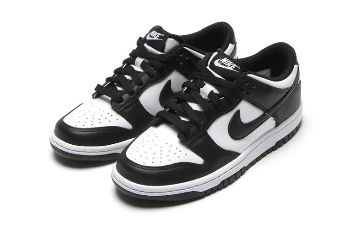 NIKE DUNK LOW (GS) -WHITE/BLACK-WHITE – SIZE 6Y