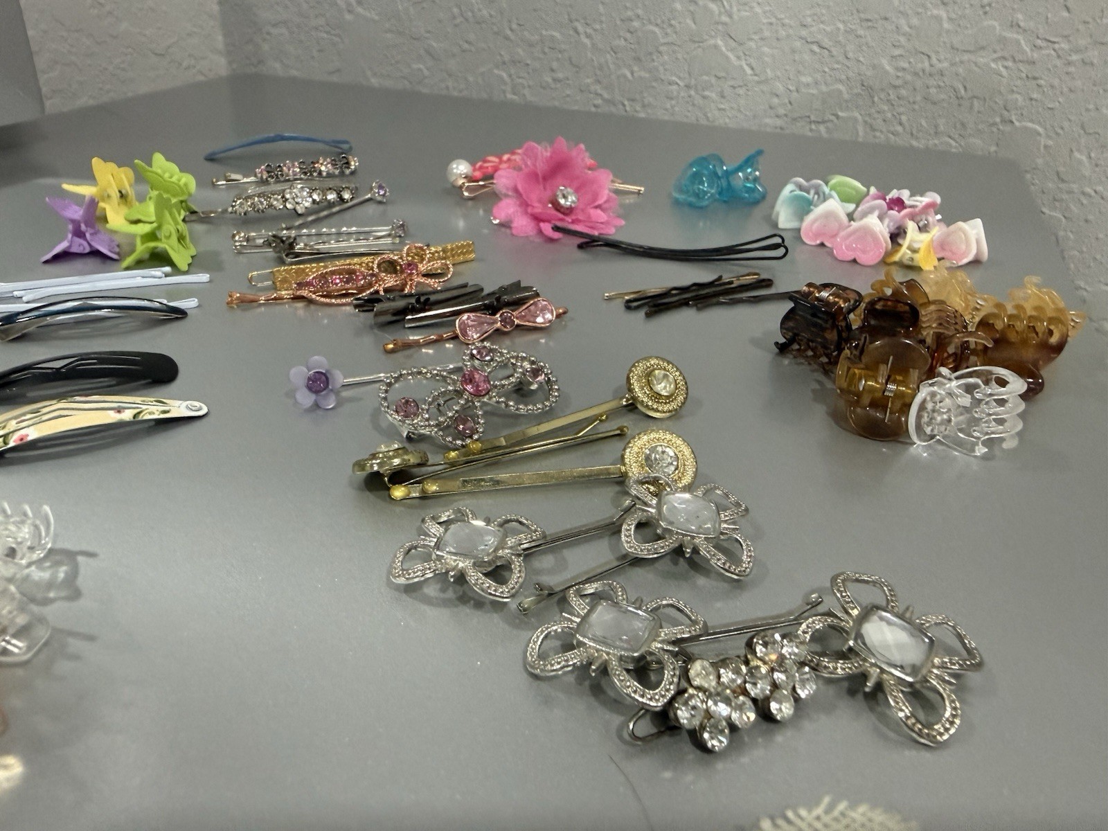 Mixed Hair Accessories Lot Clips Barrettes Claw Clips Bobby Pins Floral Decor