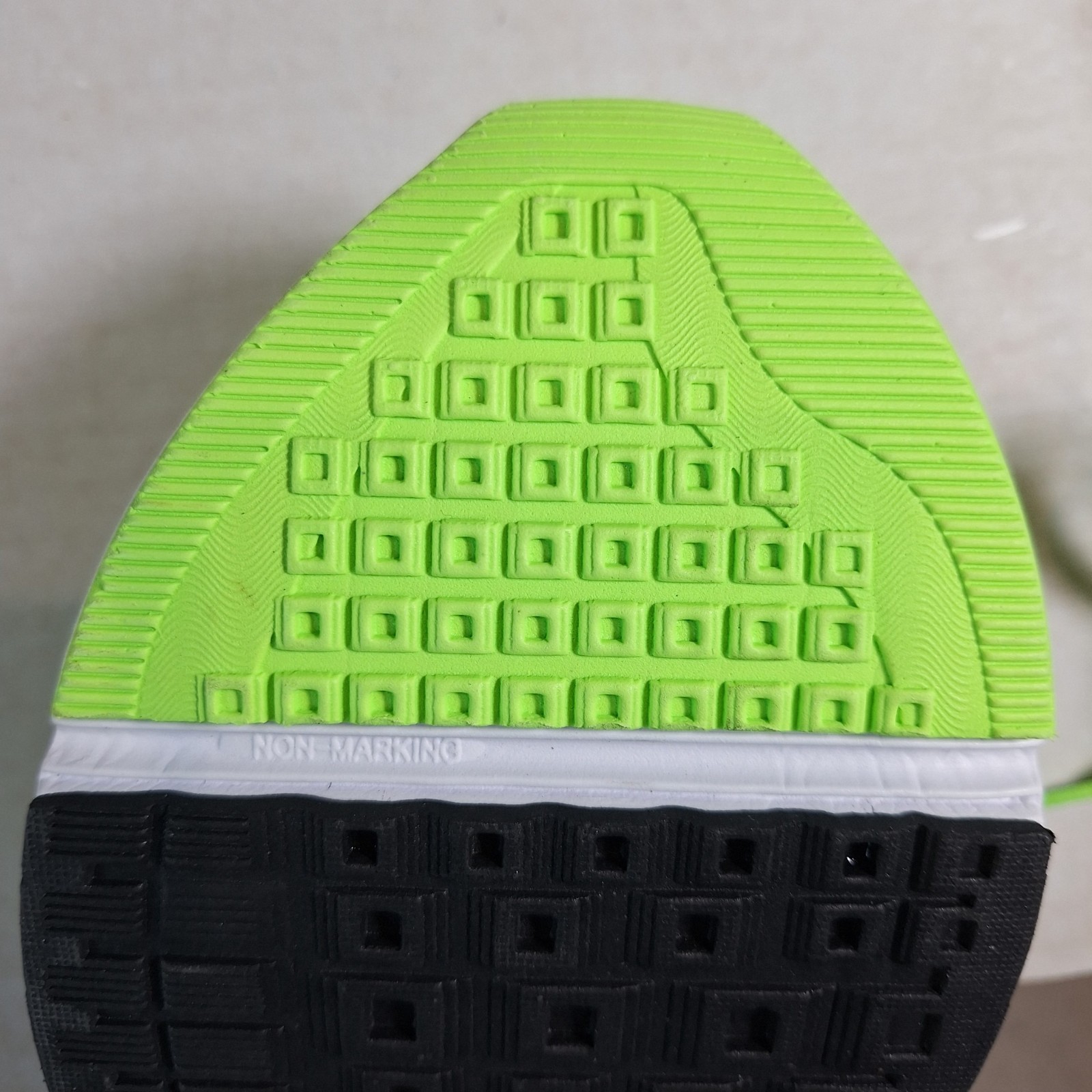 Avia MNAV4400004 Men’s Size 12 Neon Green Running Shoes | Discontinued Model