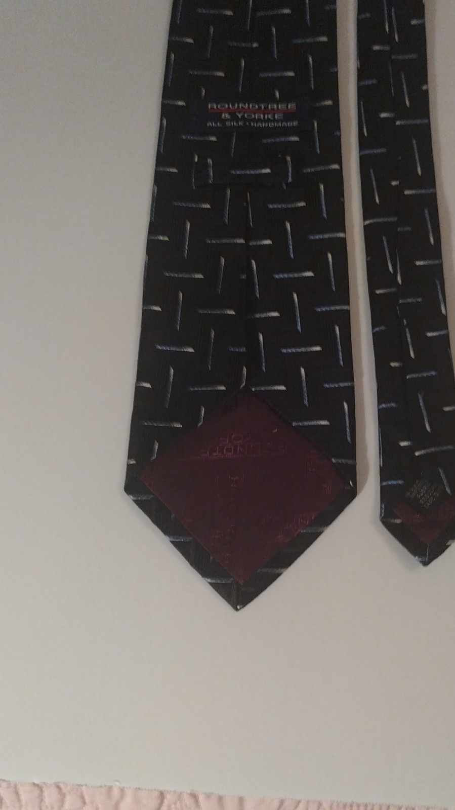 Roundtree & Yorke Men’s Black & White Geometric Woven Silk Tie Necktie