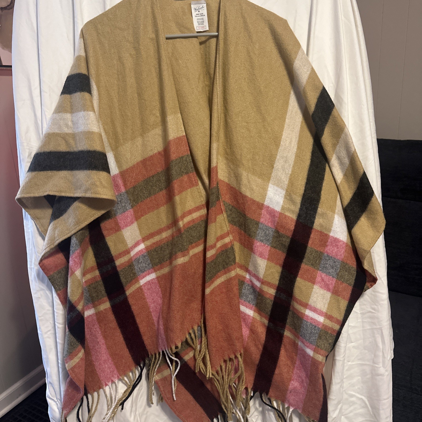 Women’s Woolrich Tan Pink and Black Shawl Scarf. One Size 7