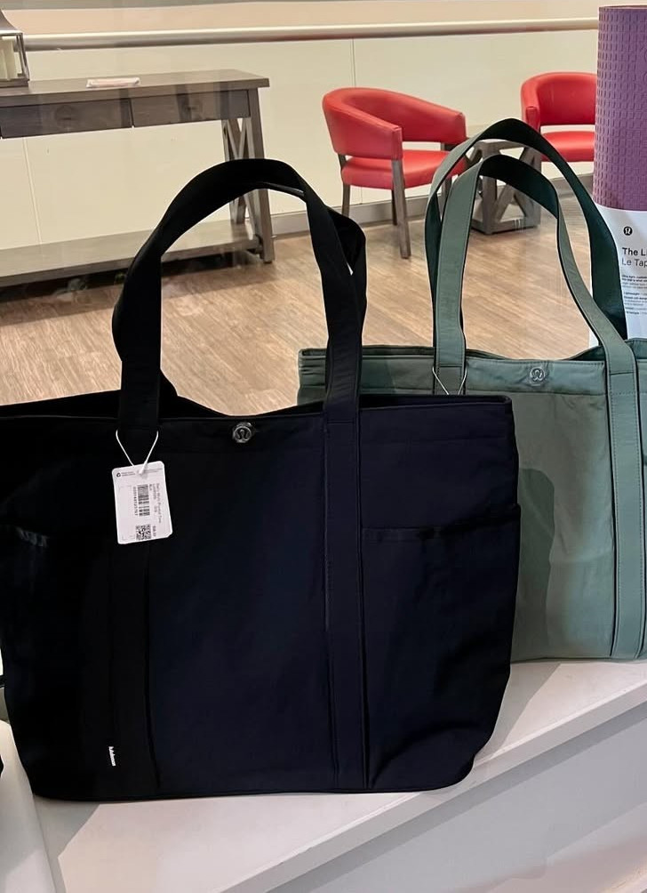 NWT Lululemon Large 20L Tote Bag Daily Multi Pocket Gym Travel Shoulder