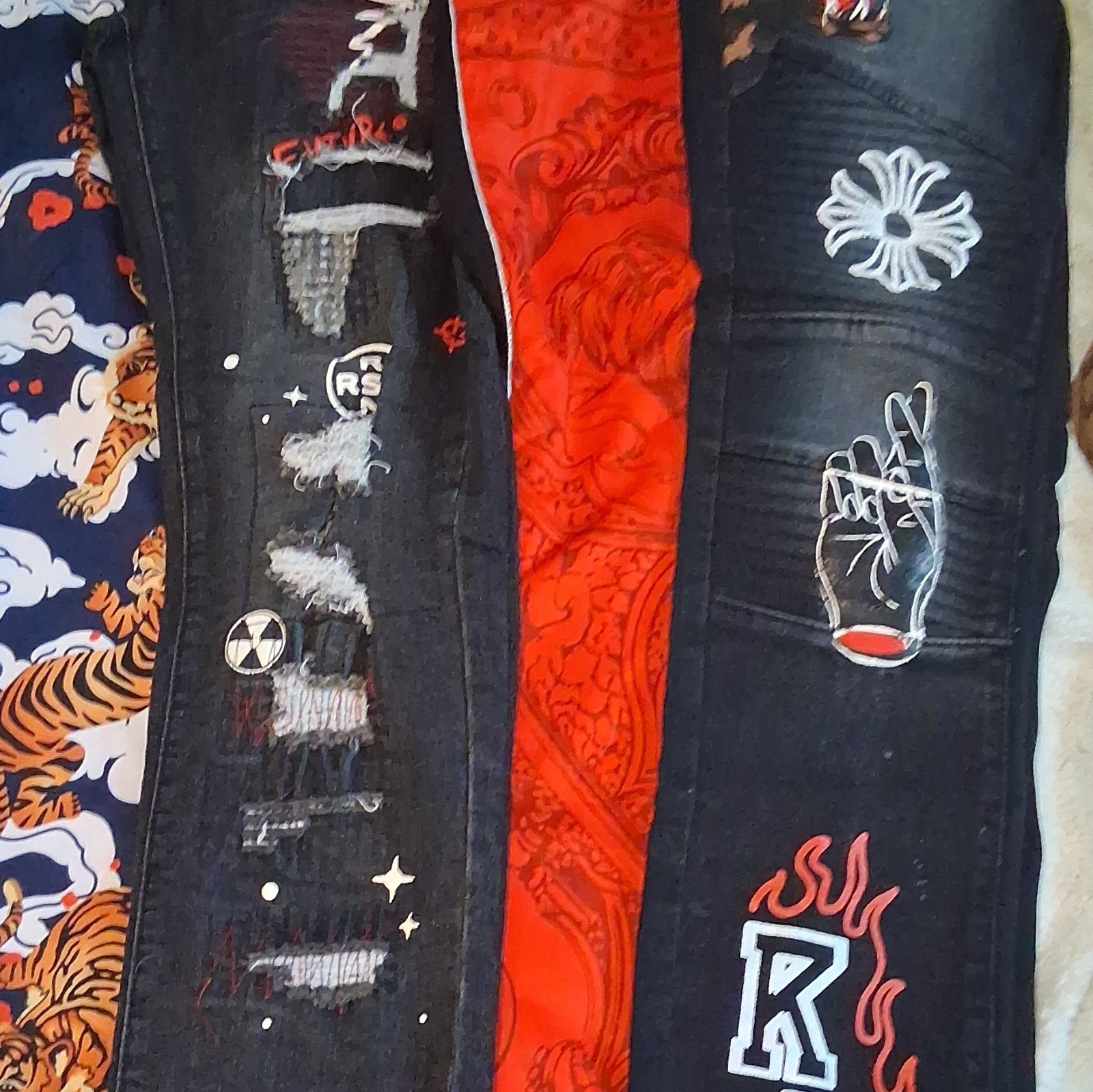 Reason Men’s Lot 2 Sweat pants and 3 Jeans