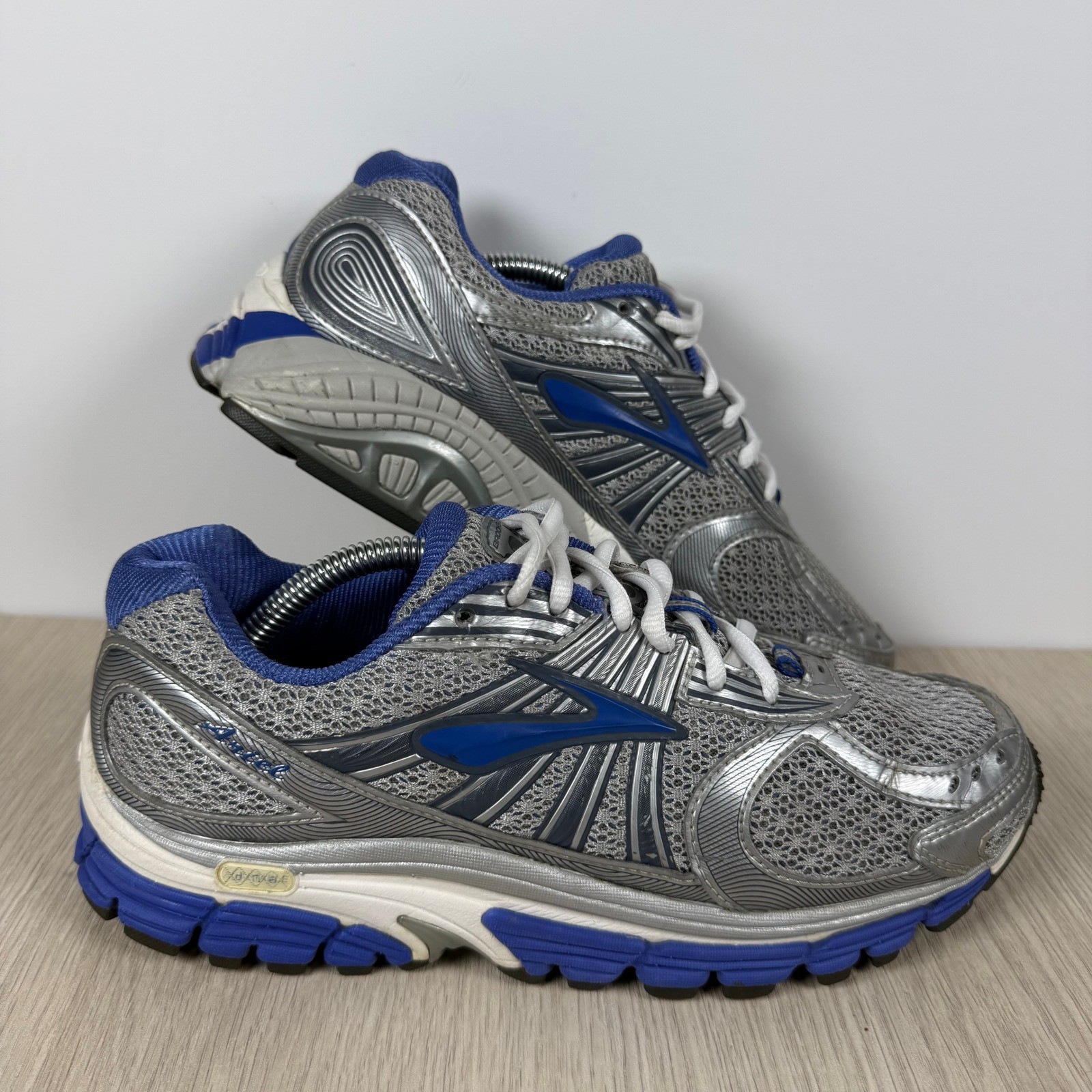 Brooks Ariel Silver Blue White Running Shoes Womens 7 Wide D 1201161D604 Sneaker