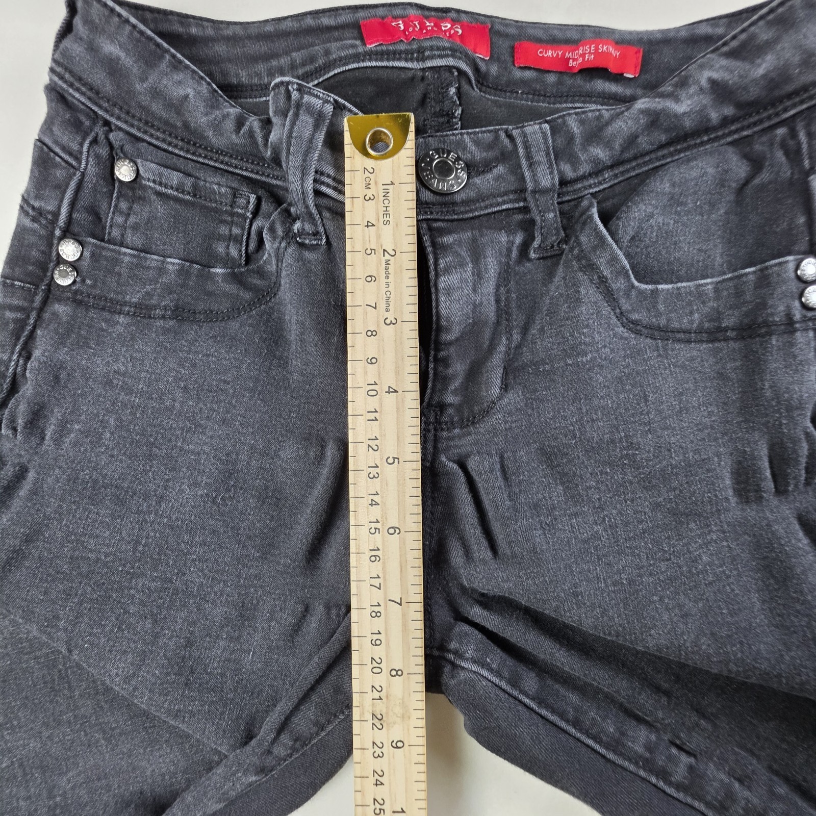 Vintage 90s Guess Women Sz 25 Curvy Mid Rise Skinny Bella Fit Black jeans