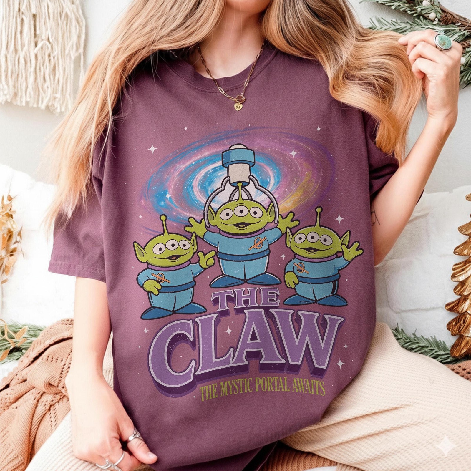 Retro Alien Shirt Space Claw Graphic Tee for Fans Gift