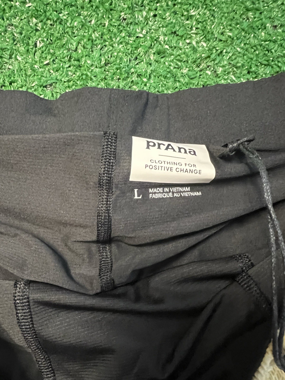 Prana Peak To Pavement Lined Shorts – Cliffside Yucca Print – Mens L NWT$85