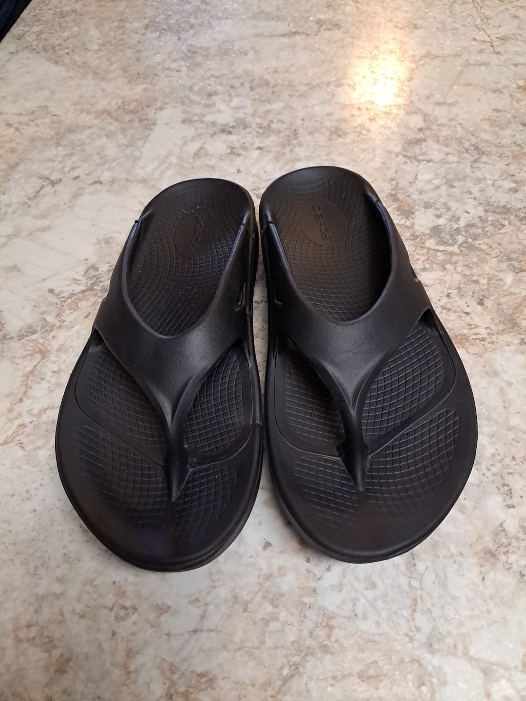 Oofos Thong Sandals Black W 8 MALE 6 Excellent Condition Returns Accepted