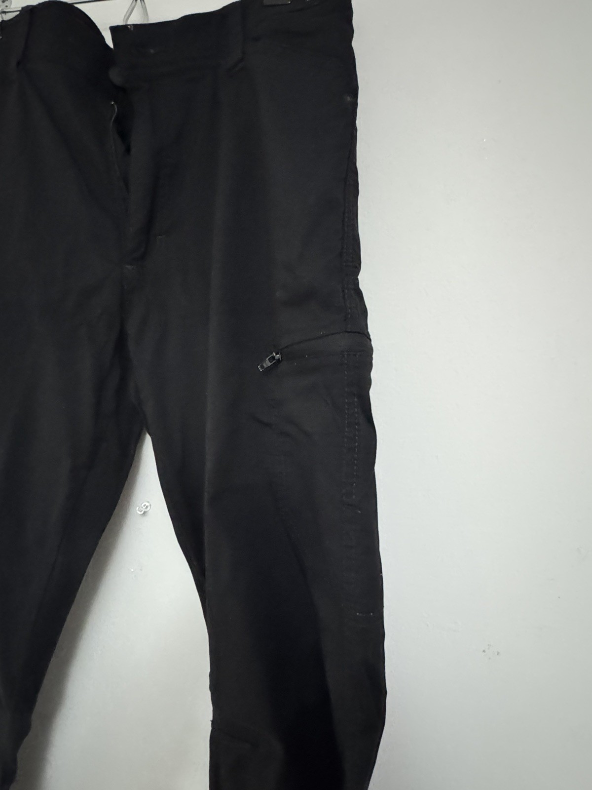 Men’s Wrangler Outdoor Straight Fit Black Cargo Style Pants 10NW788NB NWT 32/32