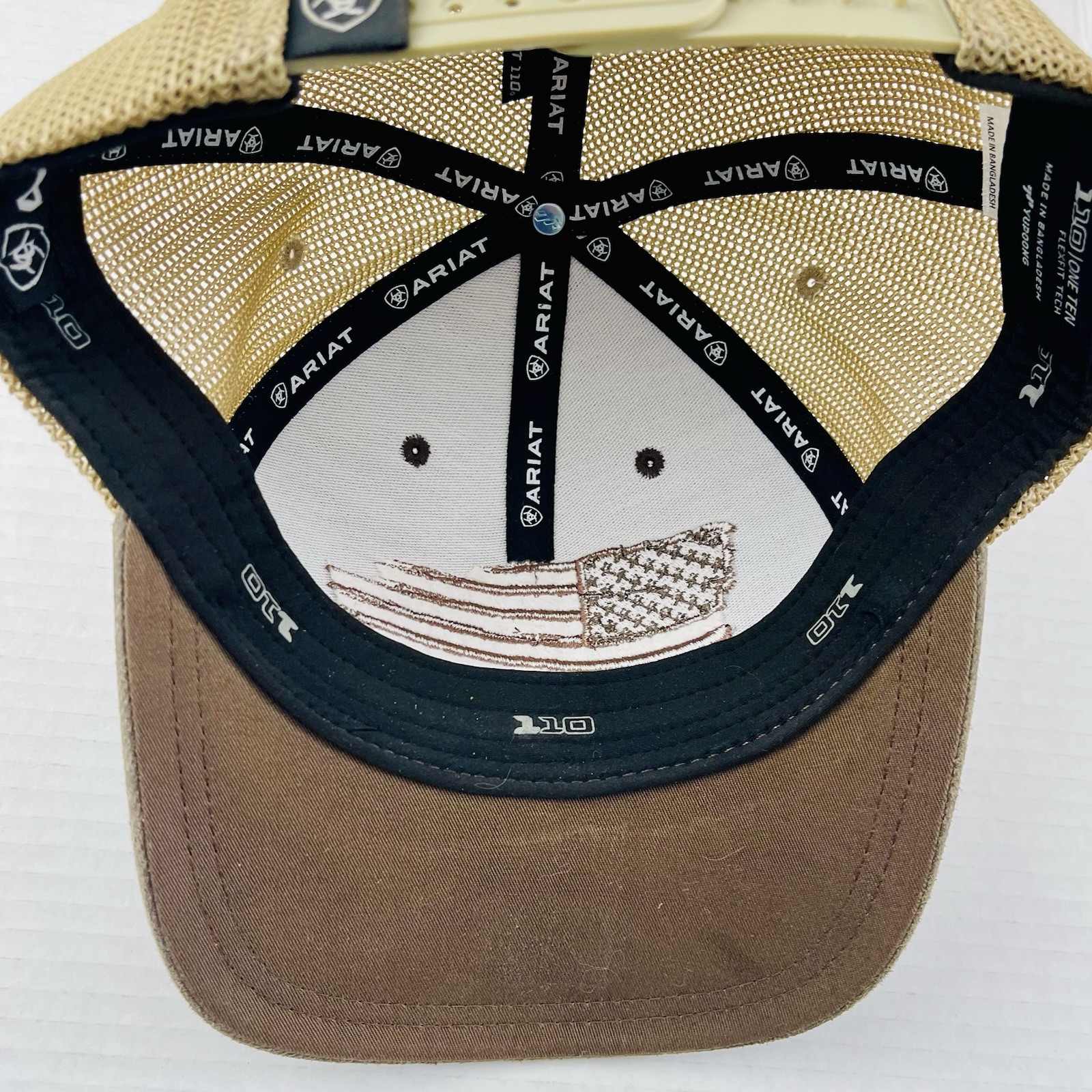 Ariat Snapback Flexfit 110 Men Trucker Cap Hat Brown Mesh Patriot Embroided Flag