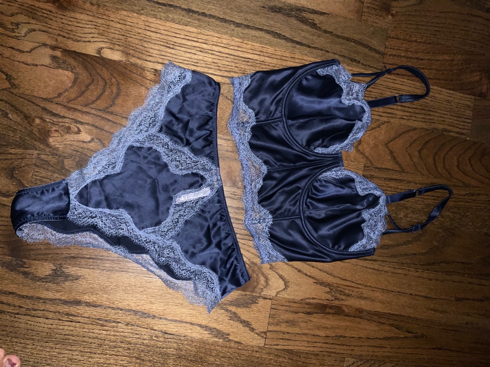 New Victoria’s Secret Bra 34DDD Panty Set deep blue large Satin Romper lace Goth