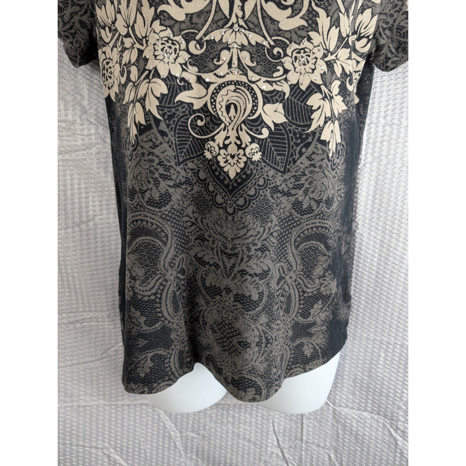 Vanilla Sugar Embellished Graphic Tee Medium Gray Black Floral Scroll Rhinestone
