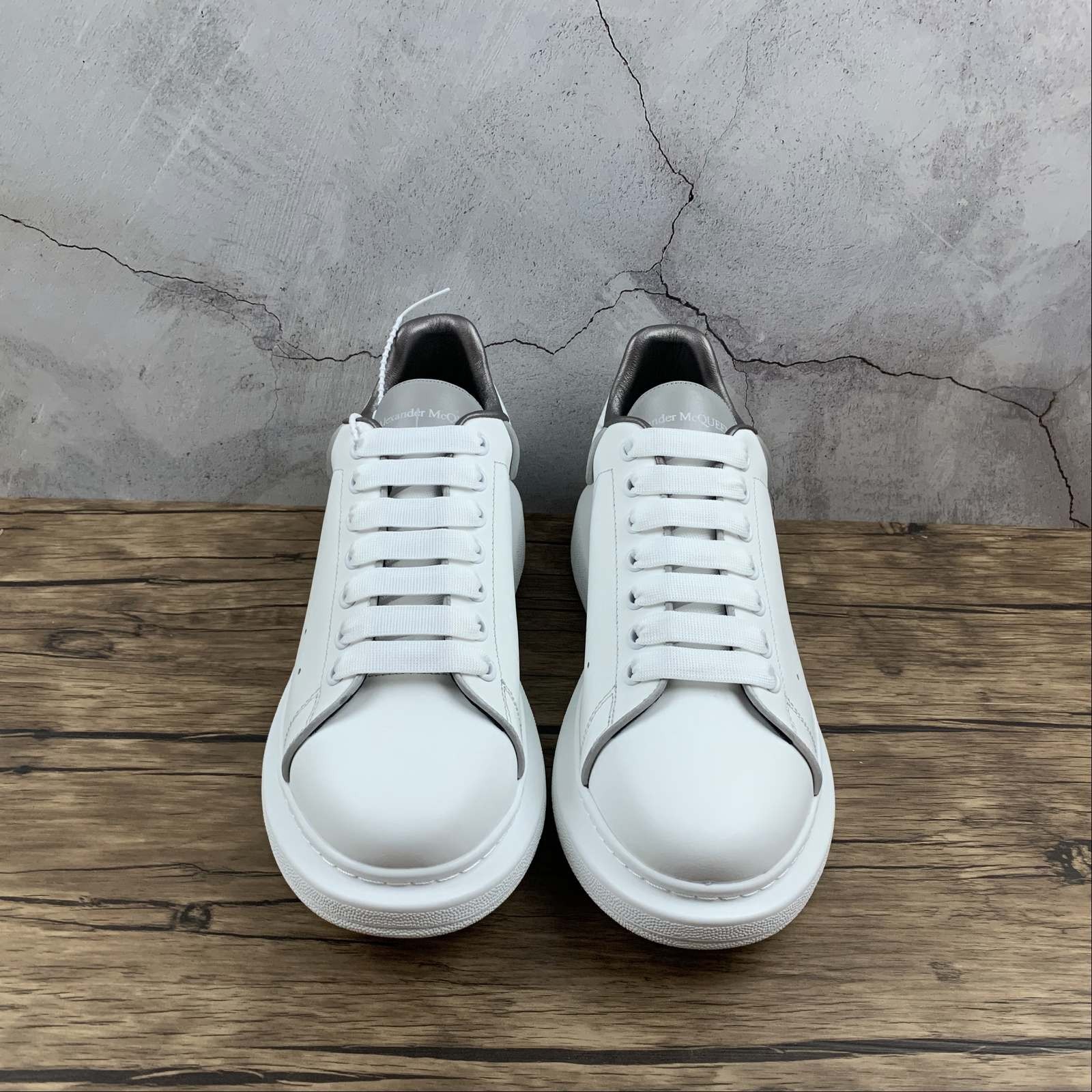 Alexander McQueen White Silver Edge Platform Leather Casual Sneakers For Men Wom